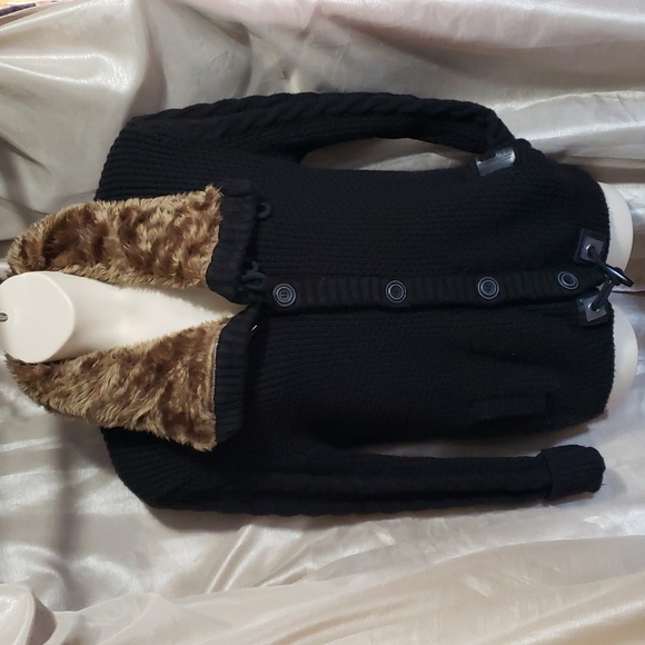 Vercini. Absolutely Beauty Black Cable Knit & Faux Fur Collared Cardigan. 2XL - Picture 2 of 16